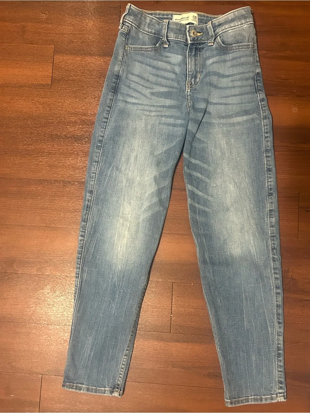 Abercrombie Kids Girls High Rise Mom Jeans Size 9/10 Long Light Wash